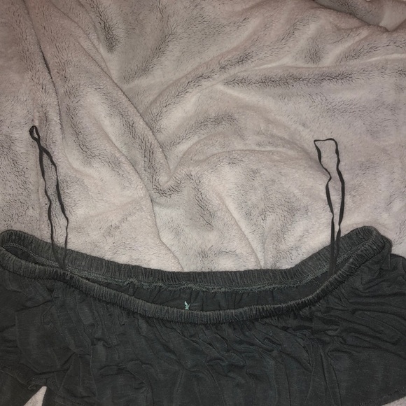 off the shoulder a&e top - Picture 3 of 3